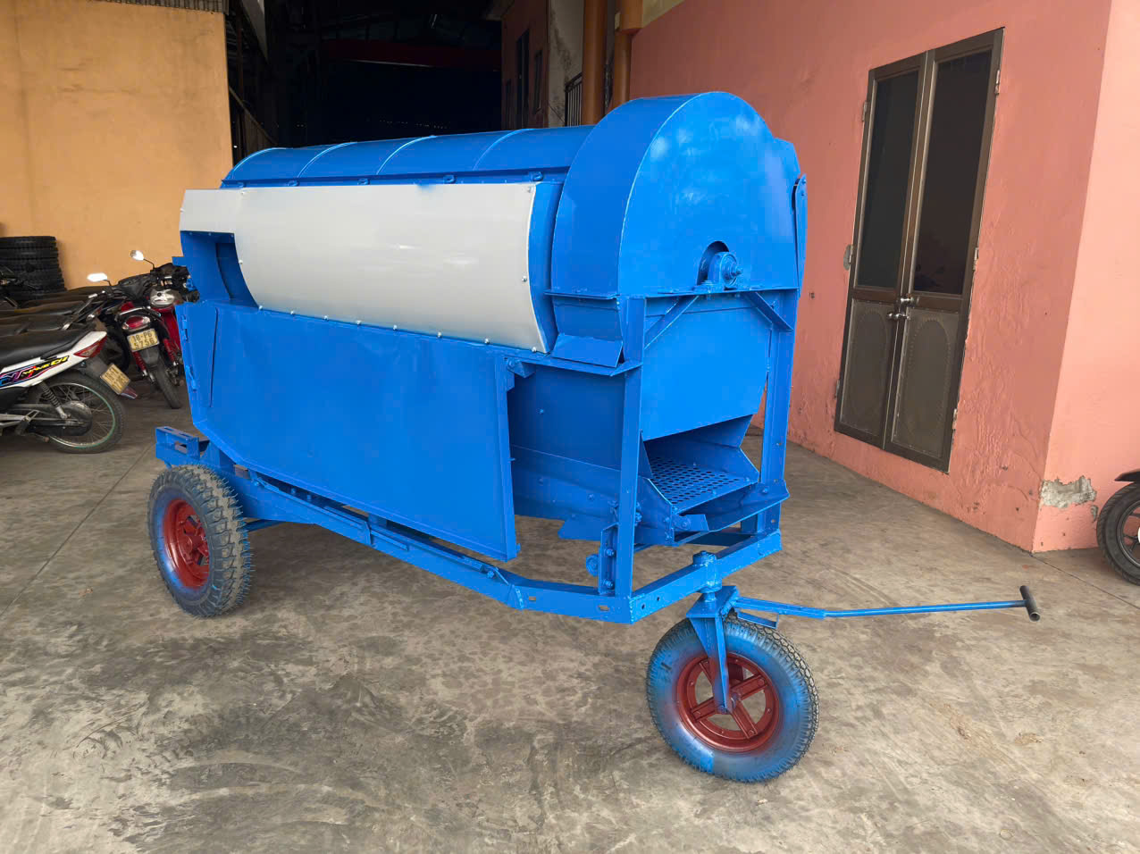 Thanh Hai rice thresher Model 2000